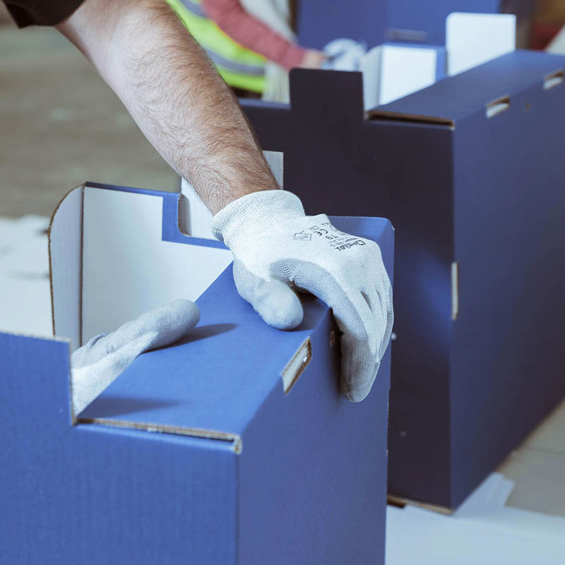Manipulation de colis dans l'entrepôt de Longueil