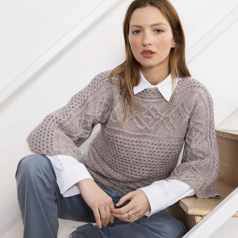 Femme portant un pull en laine